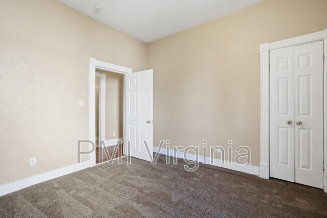 Building Photo - 527 W 26th St