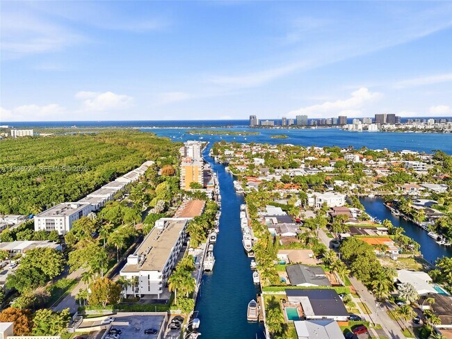 Building Photo - 2370 NE 135th St