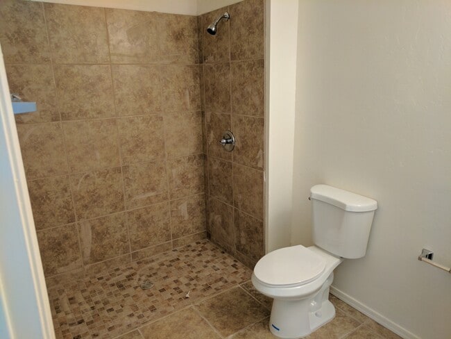 Building Photo - 2 Bedrooms and 2 Bath Rental