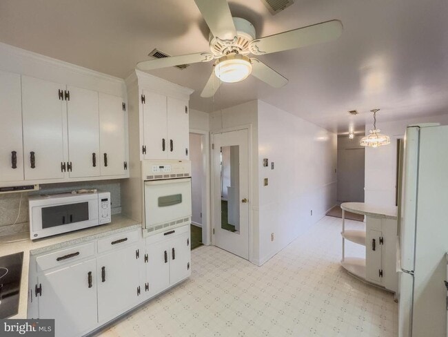 Building Photo - 194 Red Hill Rd