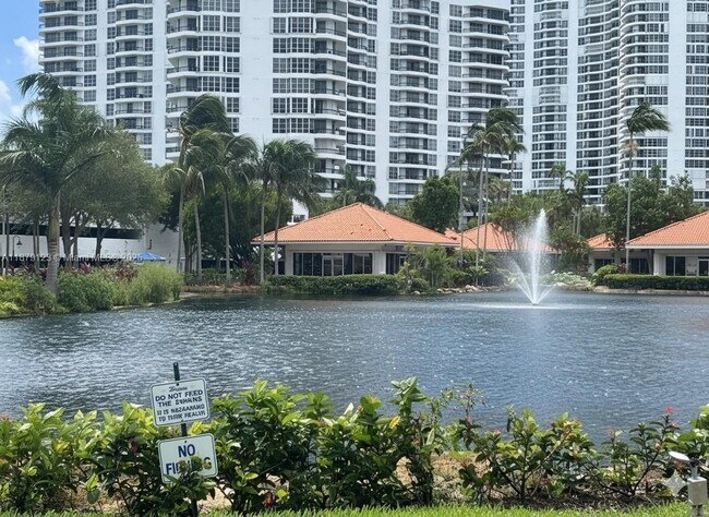 Building Photo - 3600 Mystic Pointe Dr