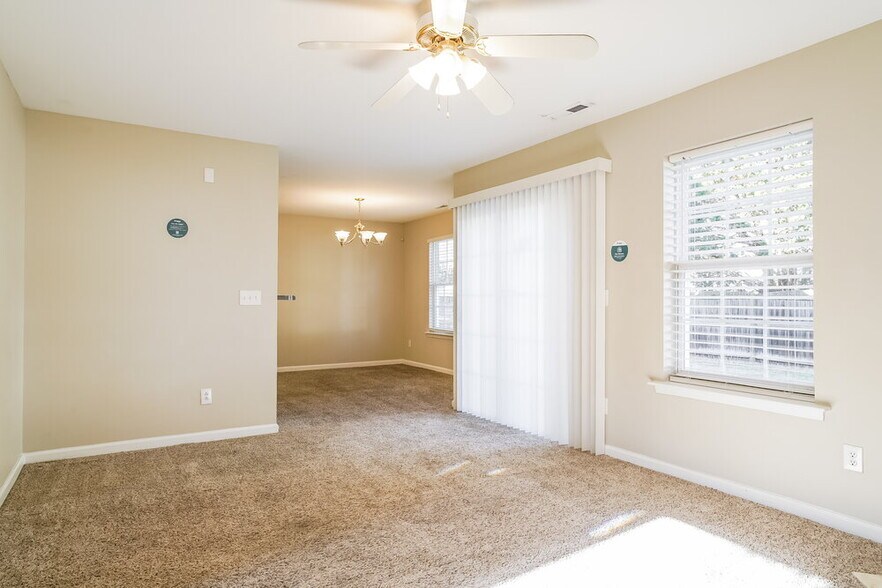 Building Photo - 5405 Kissimmee Ln