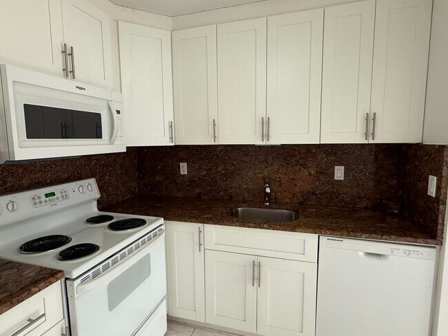 Building Photo - 602 Flanders N