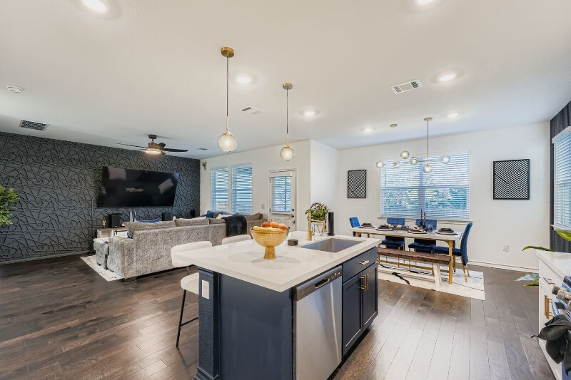 Building Photo - 2902 Bronx Dr