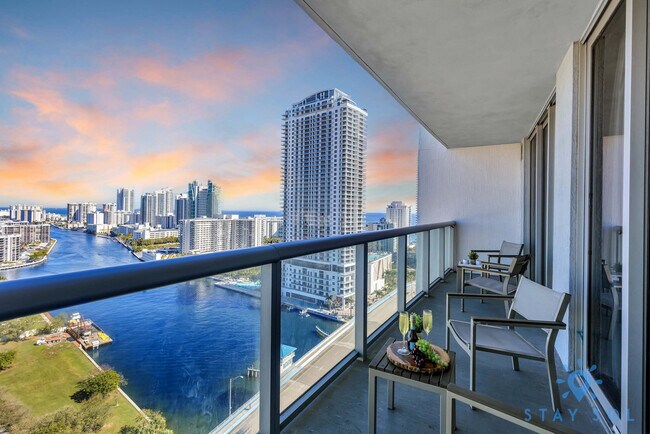 Building Photo - 2602 E Hallandale Beach Blvd