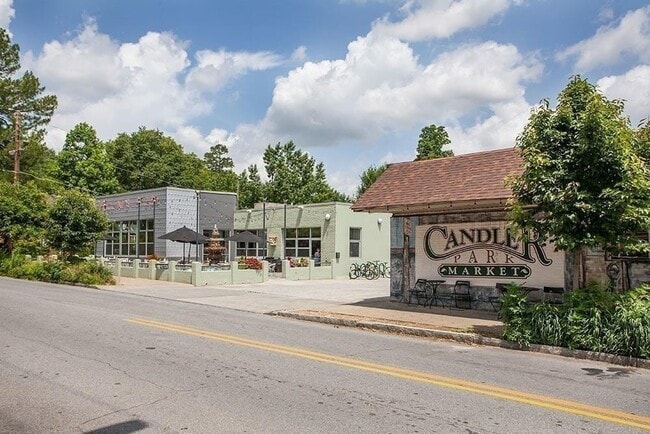 Building Photo - 326 Mathews Ave NE