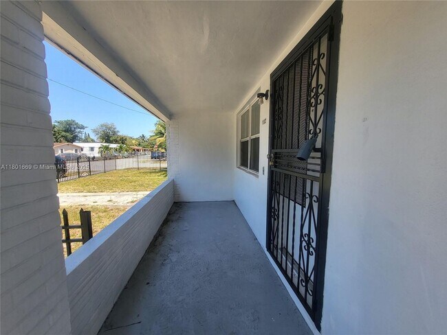 Building Photo - 1102 NW 100th Terrace