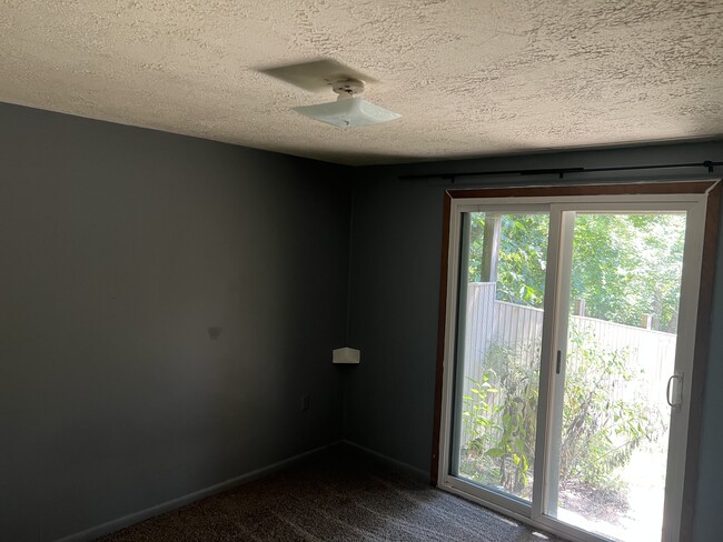 Building Photo - 420 Manor Harrison City Rd
