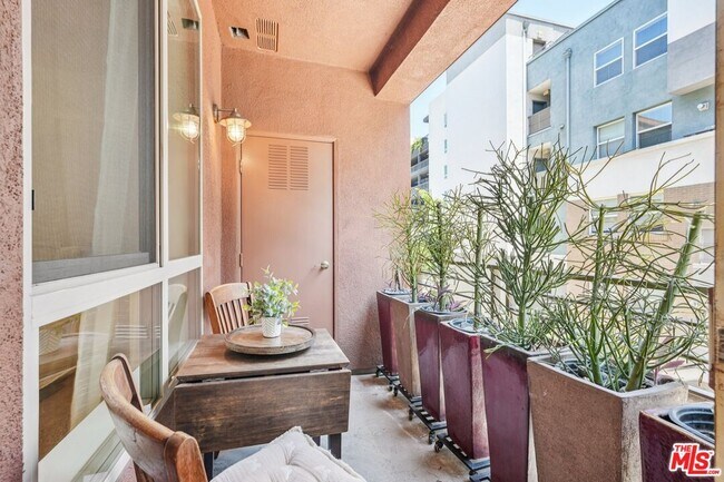 Building Photo - 100 S Alameda St