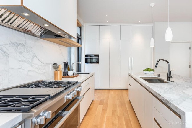 Building Photo - 17 Guy Pl