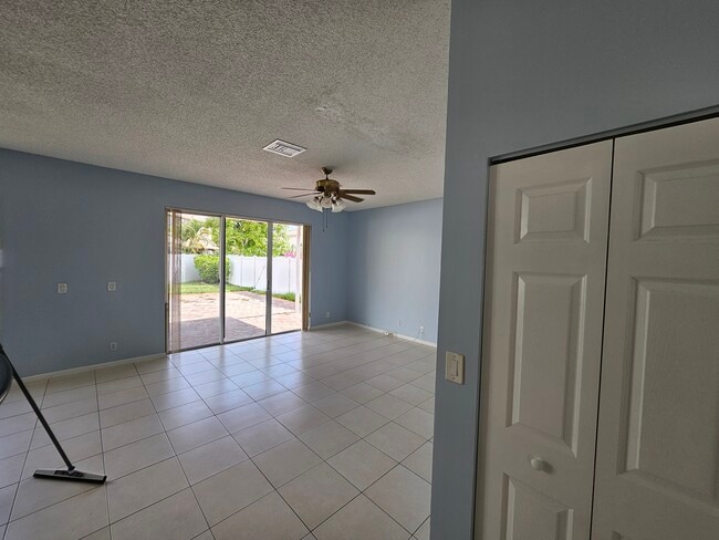 Family Room - 15746 SW 20th St