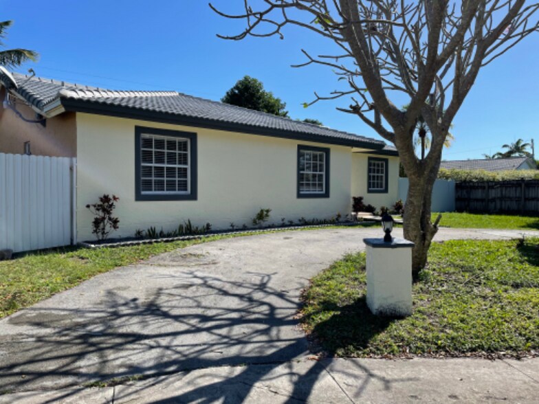 Building Photo - 9140 SW 169th Terrace