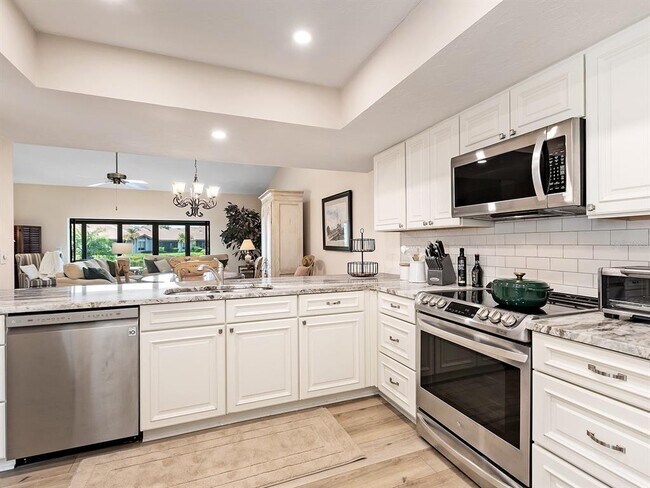 Building Photo - 6094 Wilshire Blvd