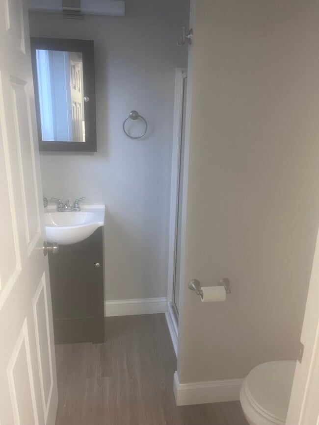 Building Photo - 147 Grove St