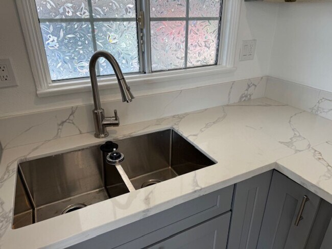 Building Photo - 3211 Park Ln