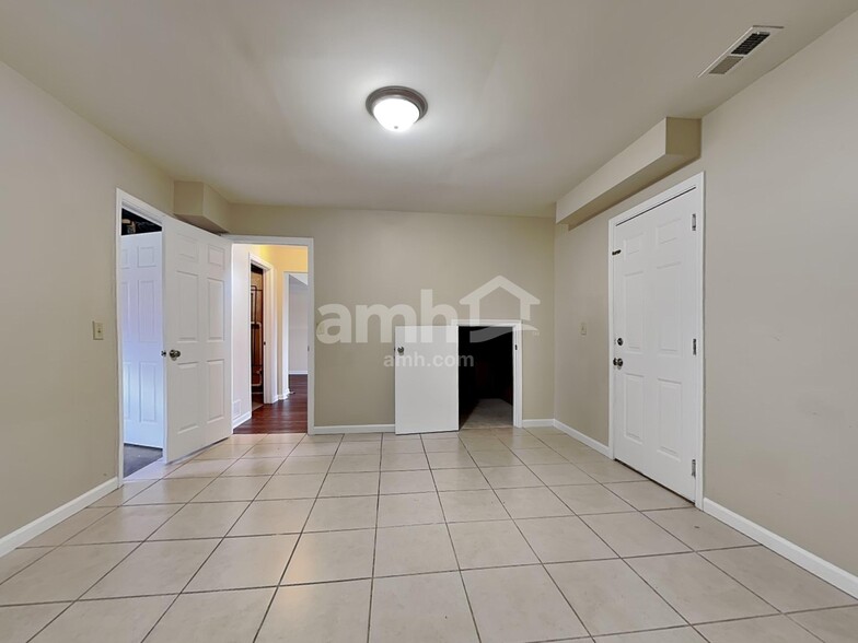 Building Photo - 30 Sandpiper Ct