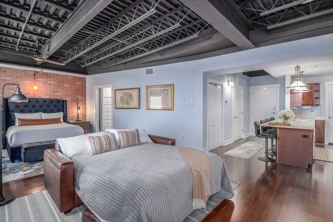 Building Photo - Executive Furnished Loft in Downtown Lakeland