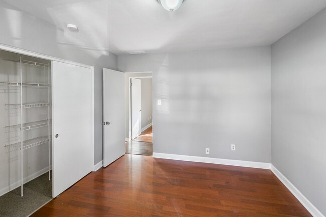 Building Photo - 522 W Lawn St