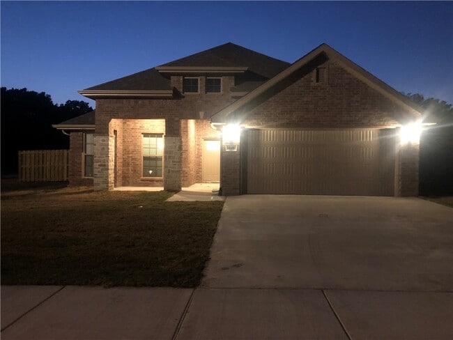 Building Photo - 448 Fox Cir