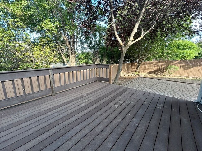 Building Photo - Impressive Home w/ 6 Bedrooms, Full Finished Basement, Lawn Care Included!