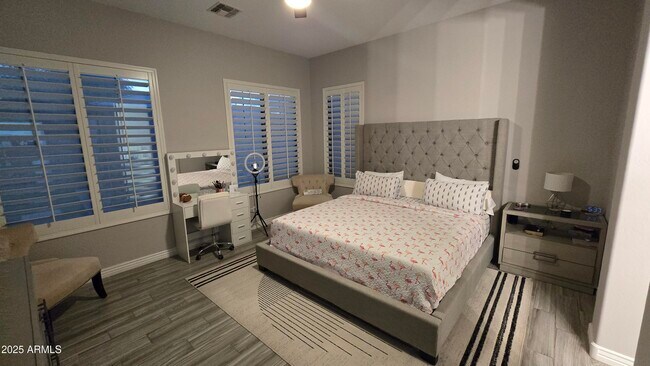 Building Photo - 17591 W Dahlia Dr