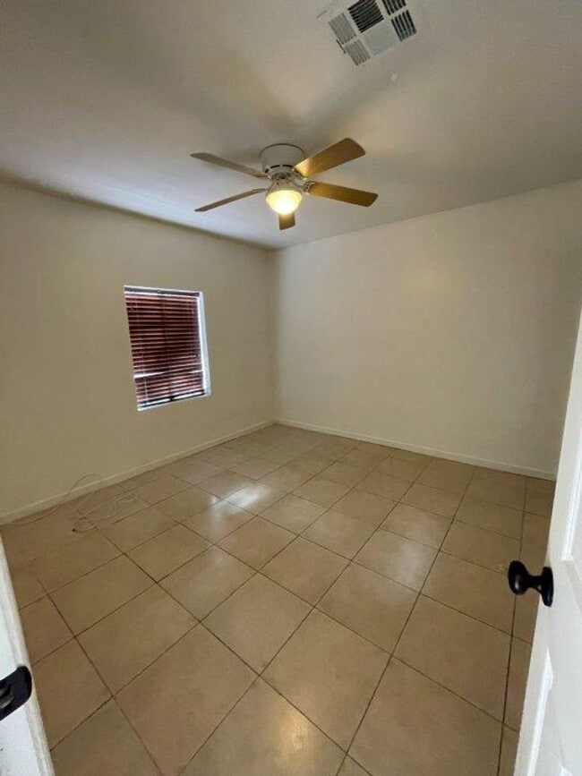 Building Photo - 600 S Roosevelt St