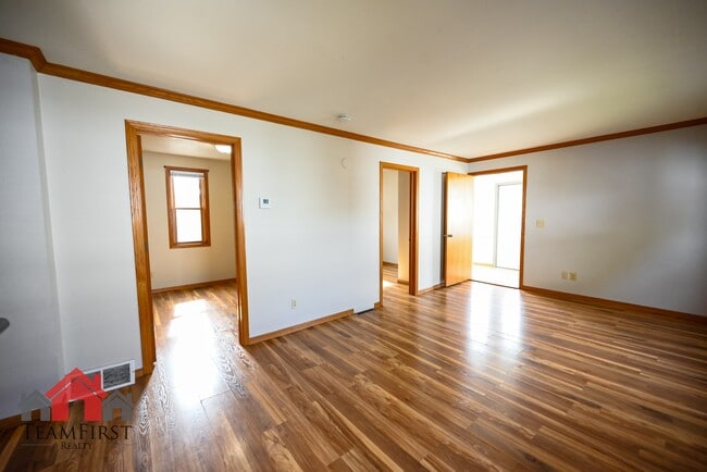 Building Photo - 608 Central St