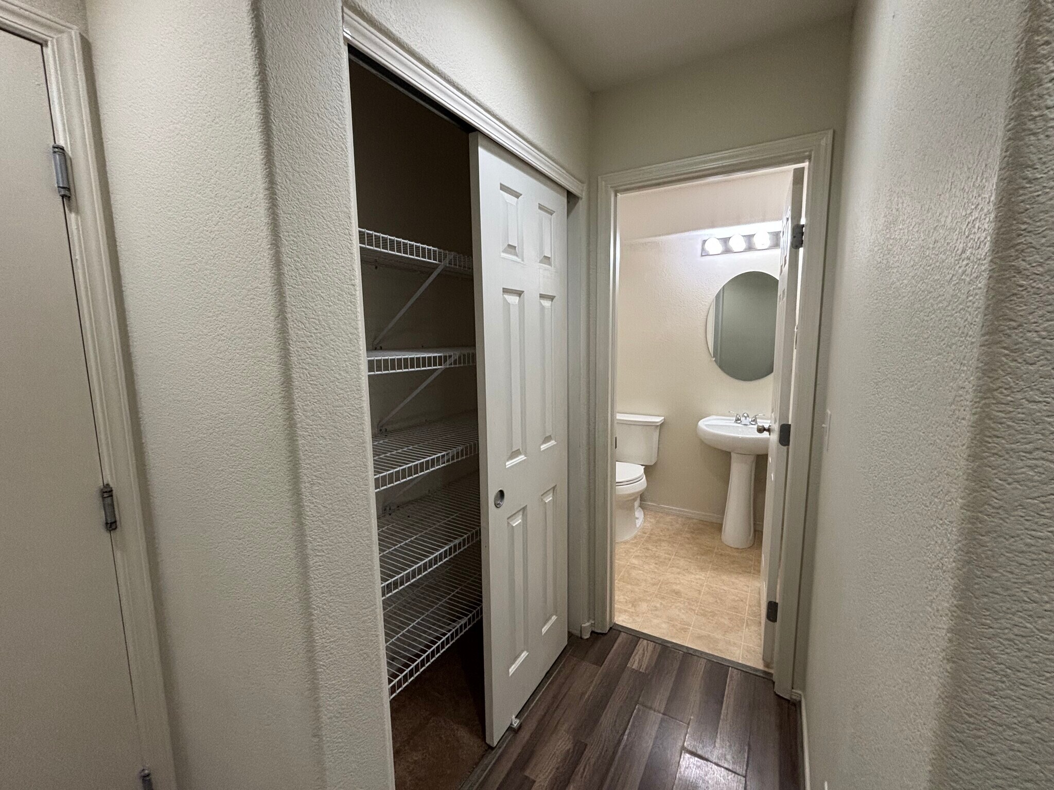 Building Photo - 989 Grand Cerritos Ave