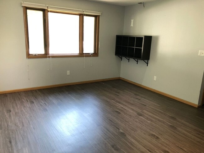 Building Photo - $3,050 |5 Bedroom 3 Bath |Fenced Backyard| Deck| Laundry| Basement