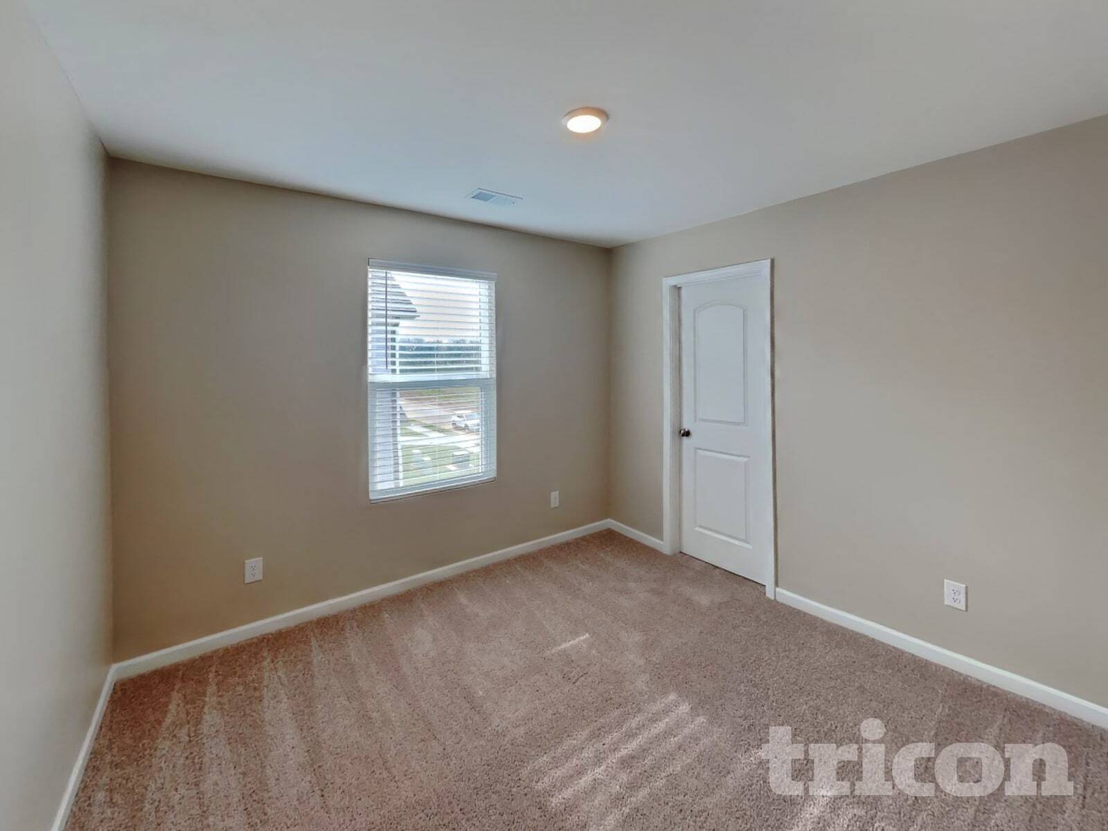 Building Photo - 247 W Millbrook Dr