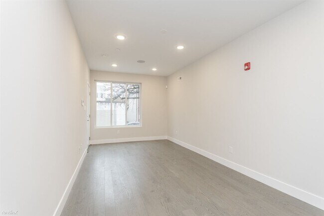 Building Photo - 1306 N Marshall St