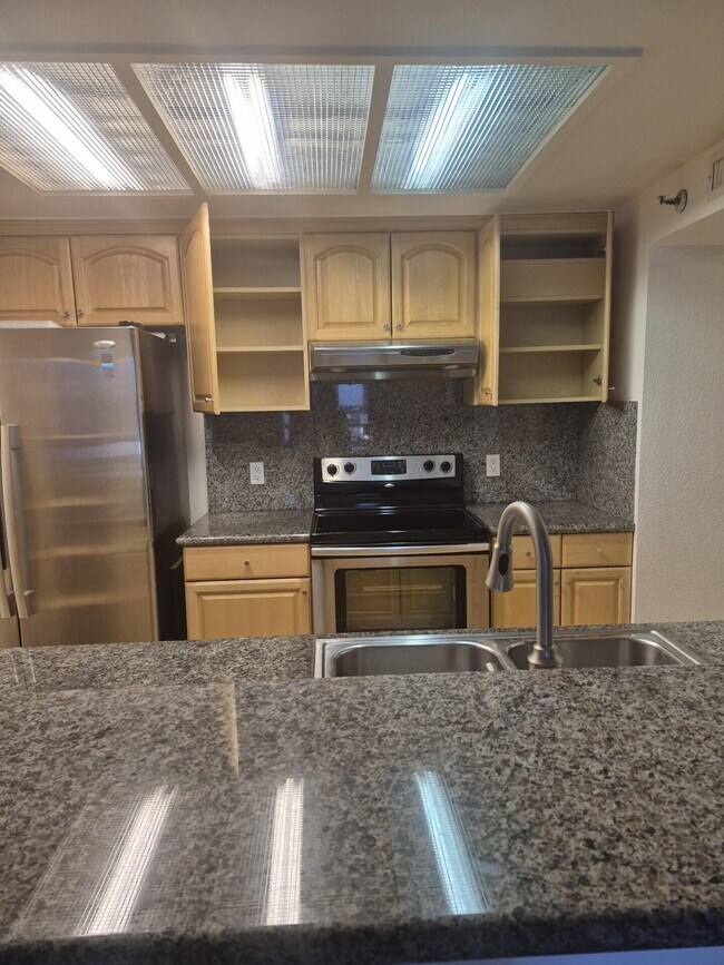 Building Photo - 600 W 9th St