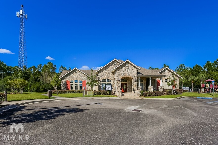 Building Photo - 15768 Canoe Creek Dr