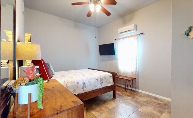 Building Photo - 4507 W Bayshore Dr