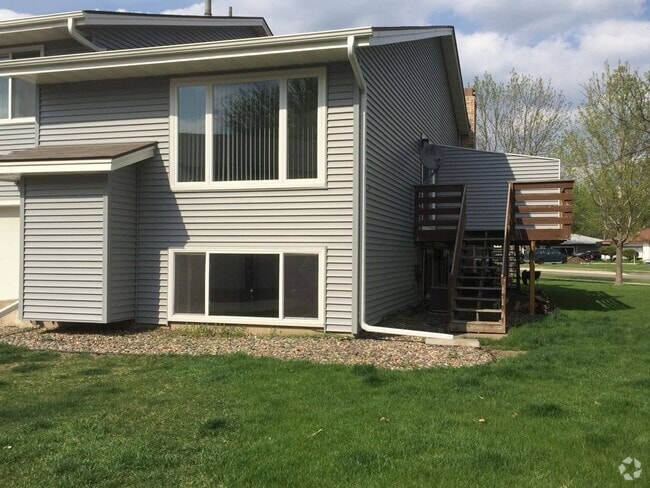 Building Photo - 16199 Flagstaff Ct S