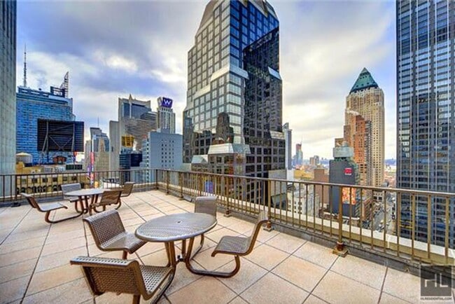 Building Photo - 150 W 51st St