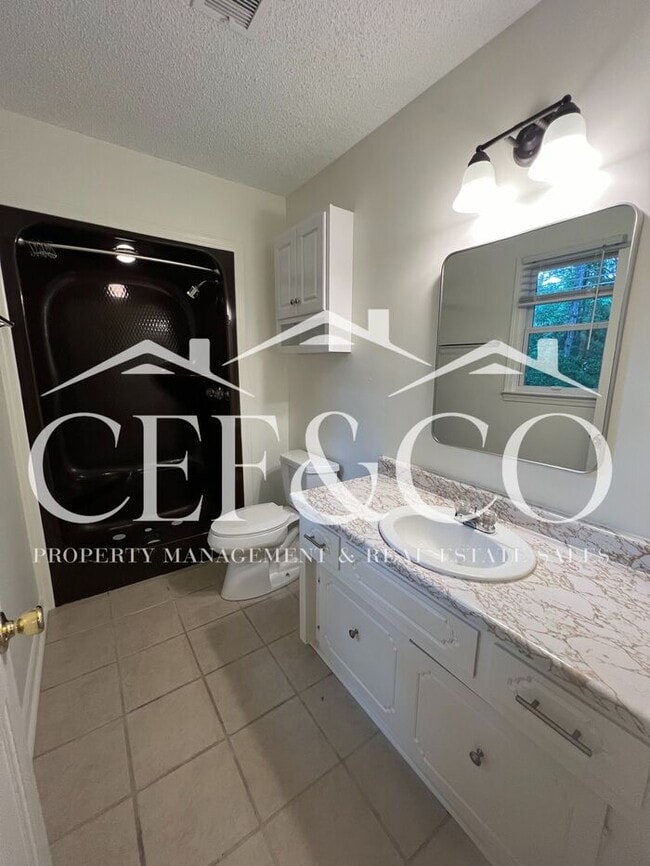 Building Photo - For Rent – Spacious 4 Bedroom, 2 Bathroom ...