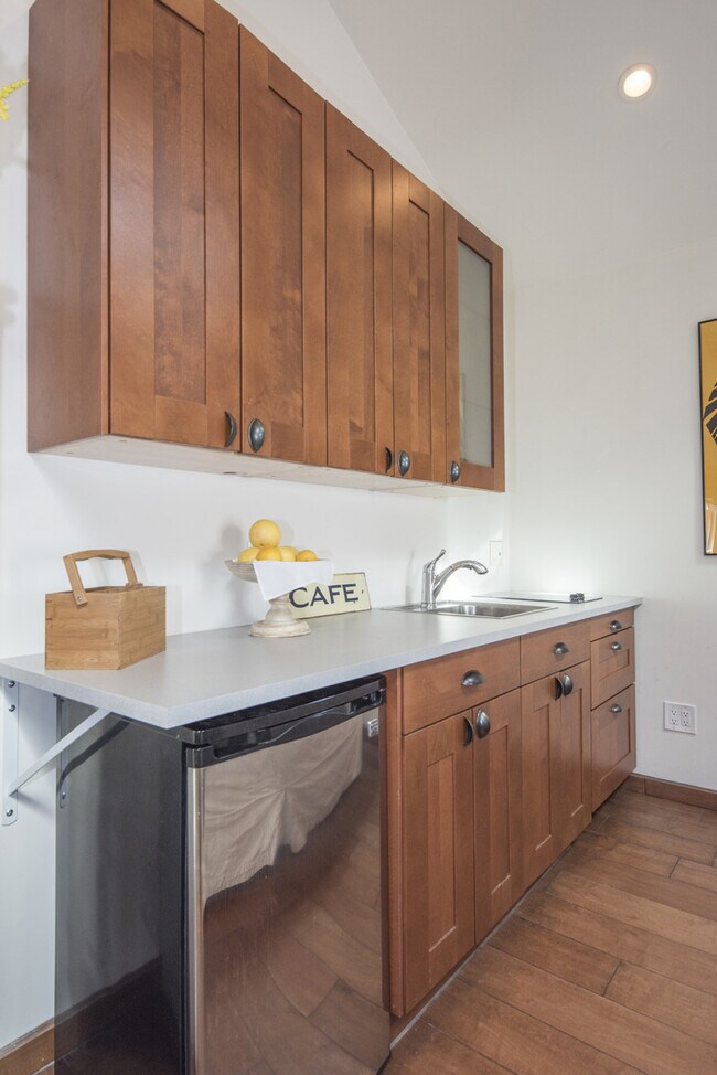 Kitchenette w/ 2 Burner & Small Fridge - 11715 Kling St