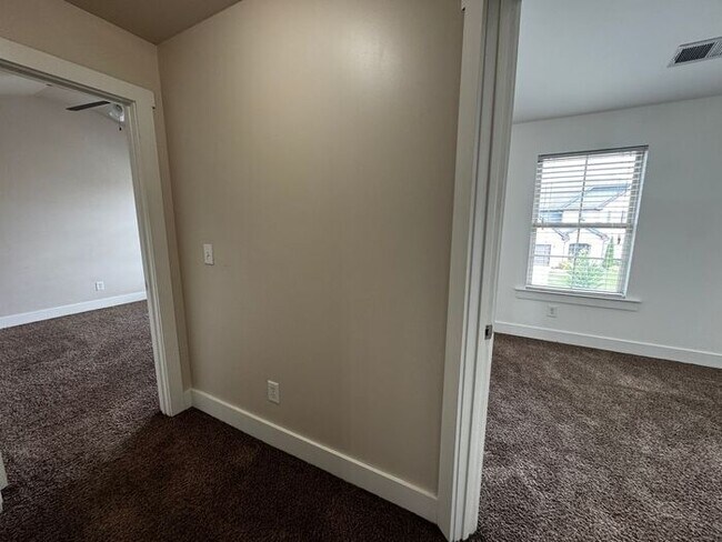 Building Photo - Home in Tech Corridor/Research Park with FENCED YARD and BONUS ROOMS