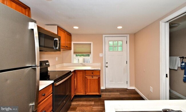 Building Photo - 23 Walnut St