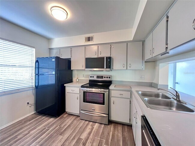 Building Photo - 3233 Candle Ridge Dr