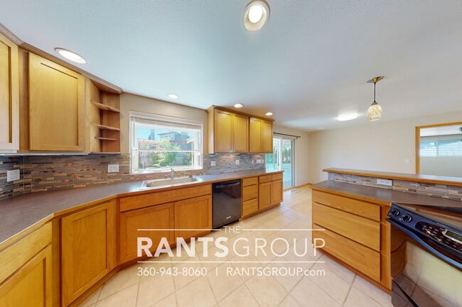 Building Photo - Recently updated 3-bed, 2-bath Rambler in Lacey!