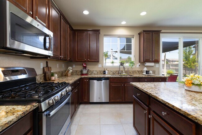 Building Photo - Spacious Home in Damonte Ranch - Large Backyard!