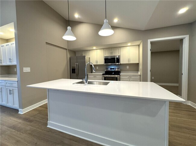 Building Photo - 593 Championship Dr