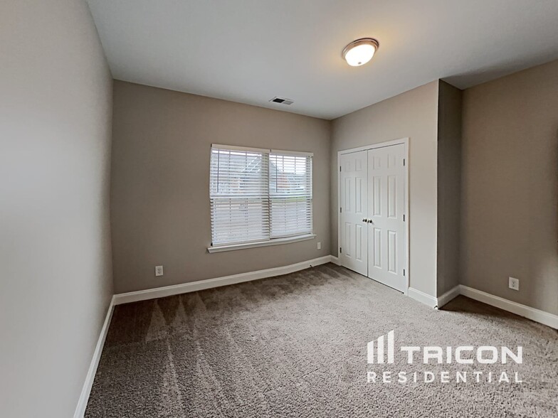 Building Photo - 261 Bexley Way