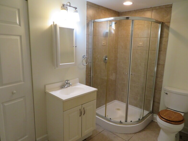 Building Photo - 1381 Hazel Nut Ct