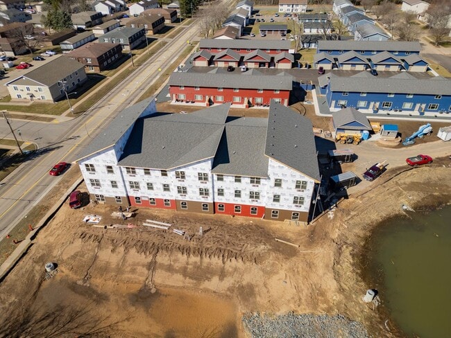 Building Photo - Cozy & Convenient: Top Floor Studio Apartment