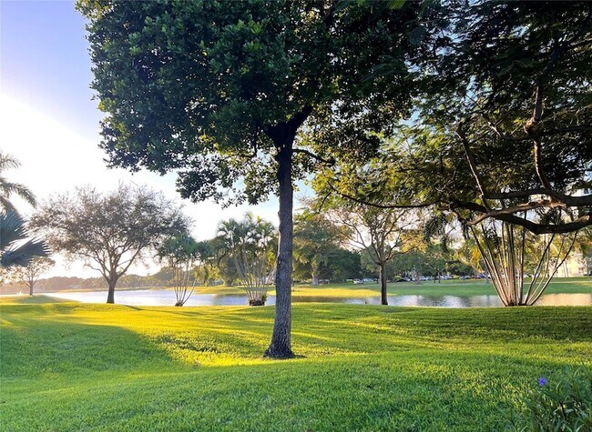 Building Photo - 3010 N Course Dr