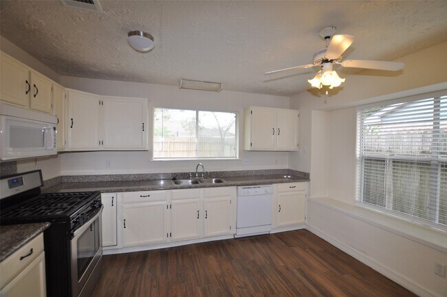Building Photo - 2706 Sunbird Dr