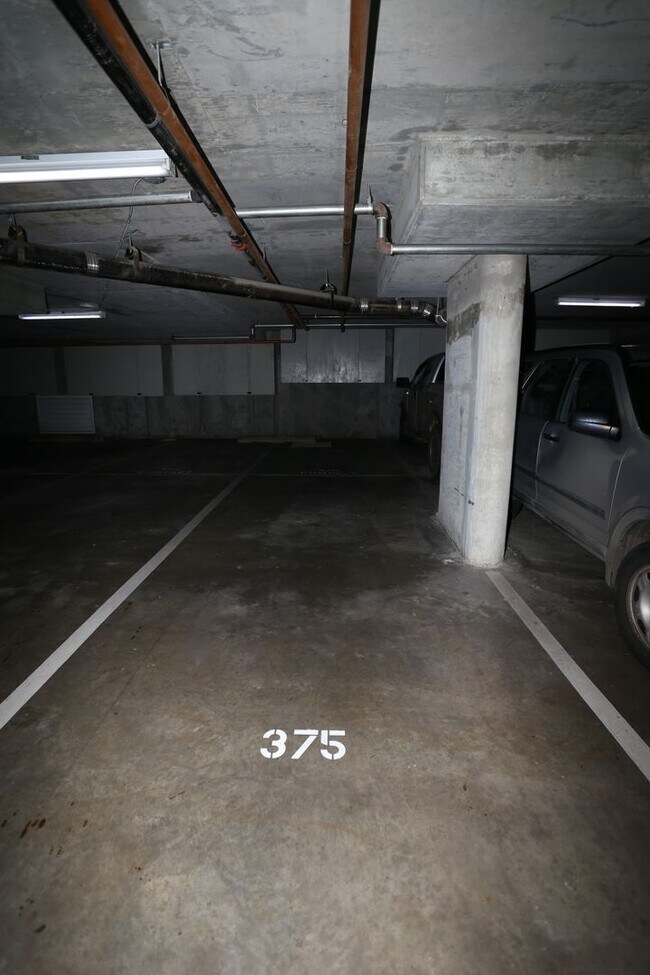 Building Photo - Hawaiki Tower - 2 bedroom, 2 bath with 2 c...